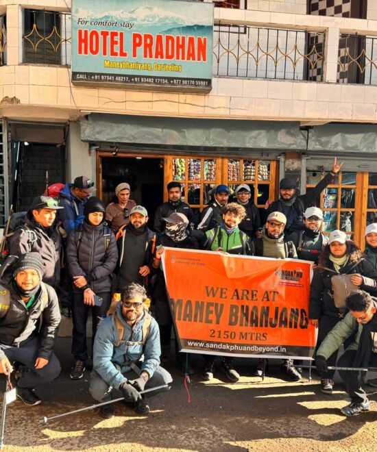 Group of hikers at Hotel Pradhan, Maneybhanjyang